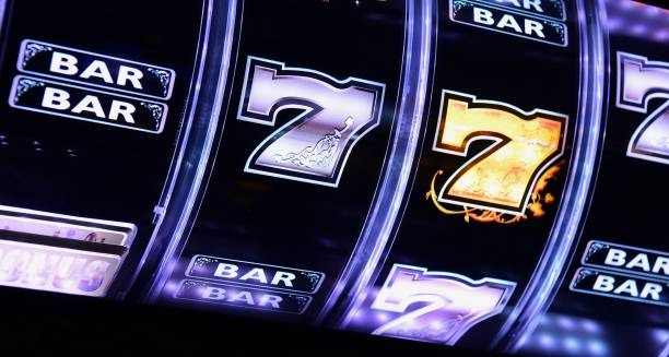 Comparison chart of RTP percentages across blackjack, baccarat, roulette, and Dragon Tiger games